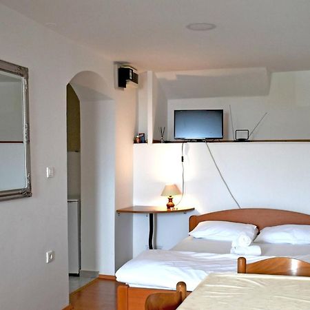Studio Apartment Tonka 希贝尼克 外观 照片