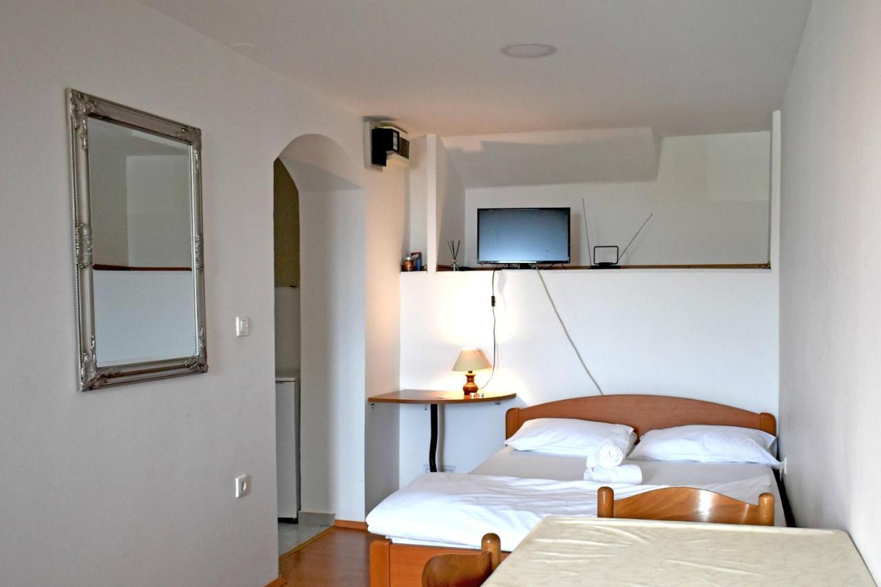 Studio Apartment Tonka 希贝尼克 外观 照片